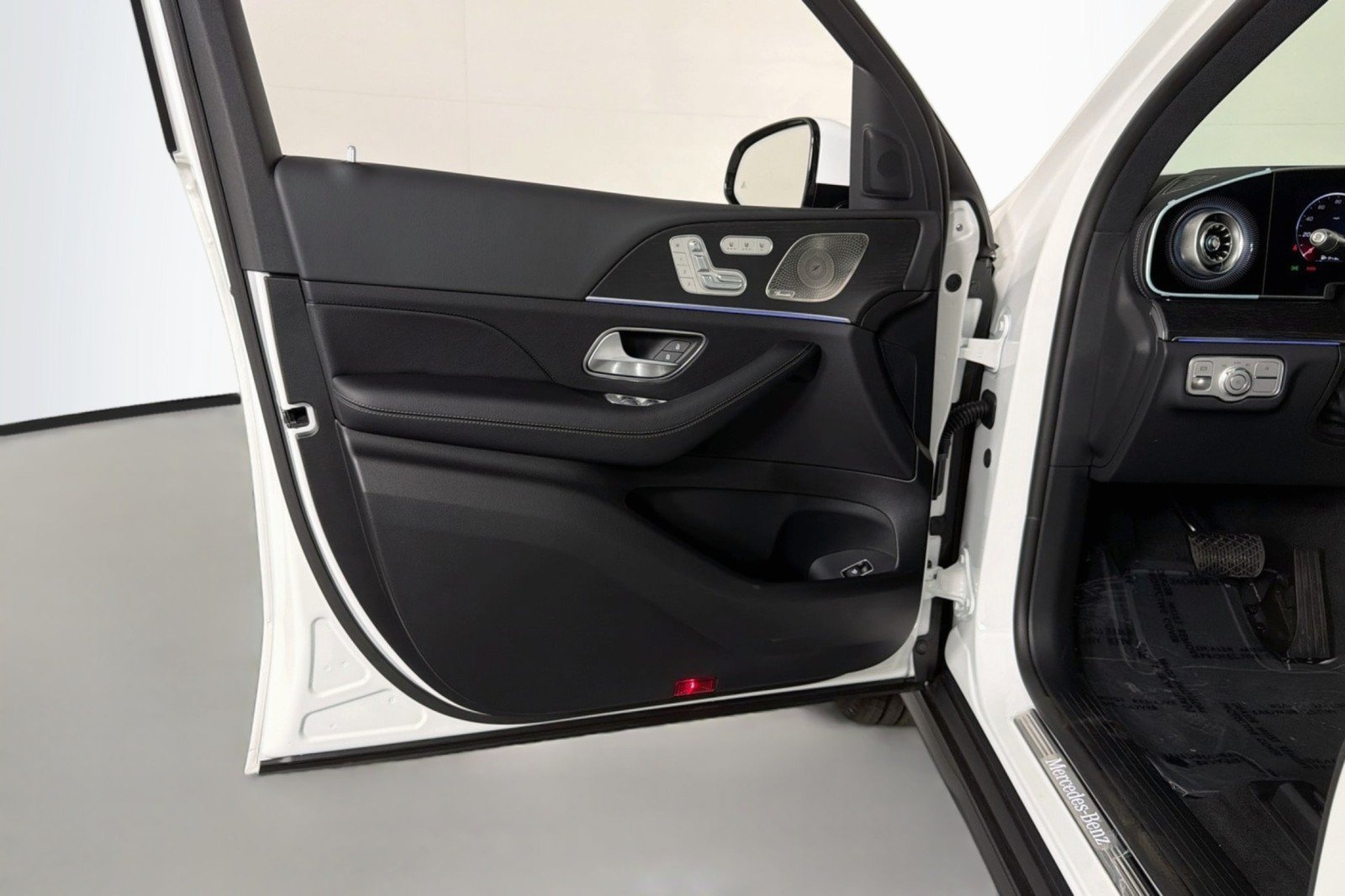 New 2027 Mercedes-Benz GLS 450 4MATIC image 24