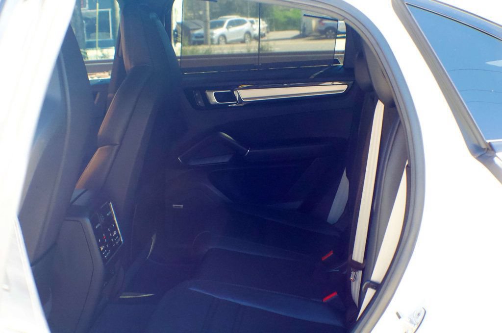 Used 2023 Porsche Cayenne Platinum Edition AWD/4WD image 48