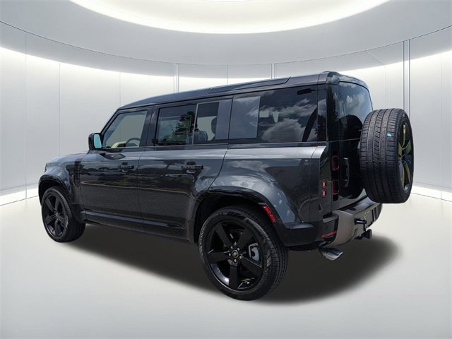 New 2025 Land Rover Defender 110 X-Dynamic SE image 4
