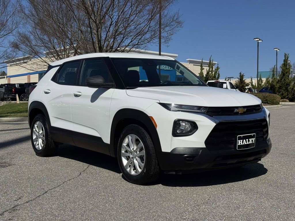 Used 2023 Chevrolet TrailBlazer LS image 2
