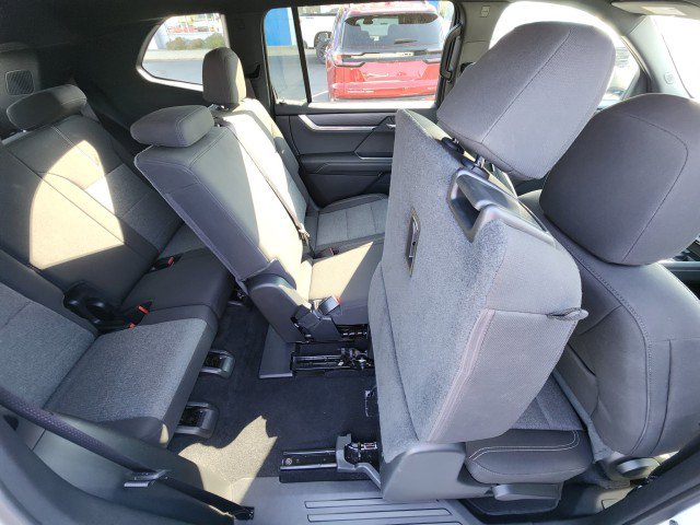 Used 2025 GMC Acadia Elevation image 18