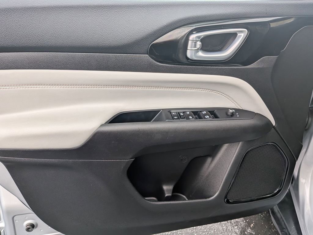 Used 2025 Jeep Compass Limited image 11