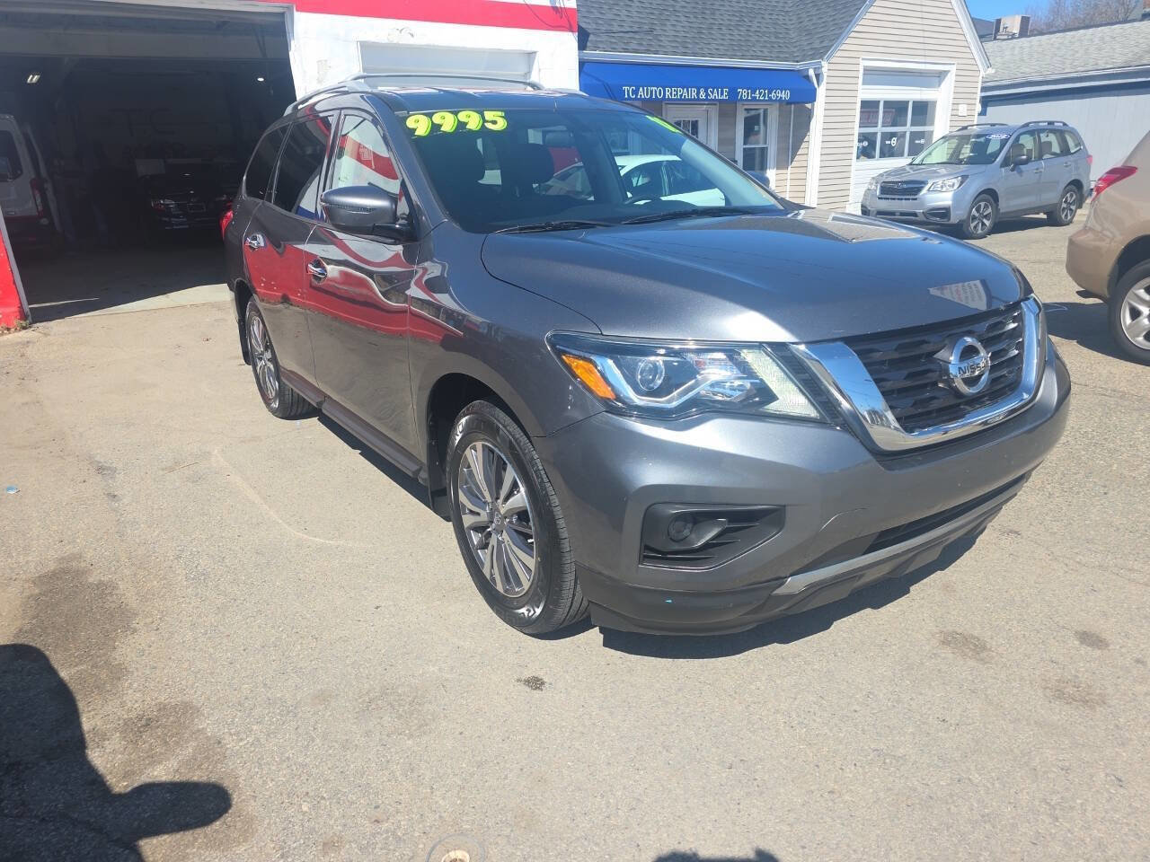 Used 2018 Nissan Pathfinder S AWD/4WD image 2