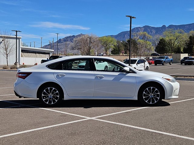 Used 2016 Toyota Avalon XLE Premium image 4