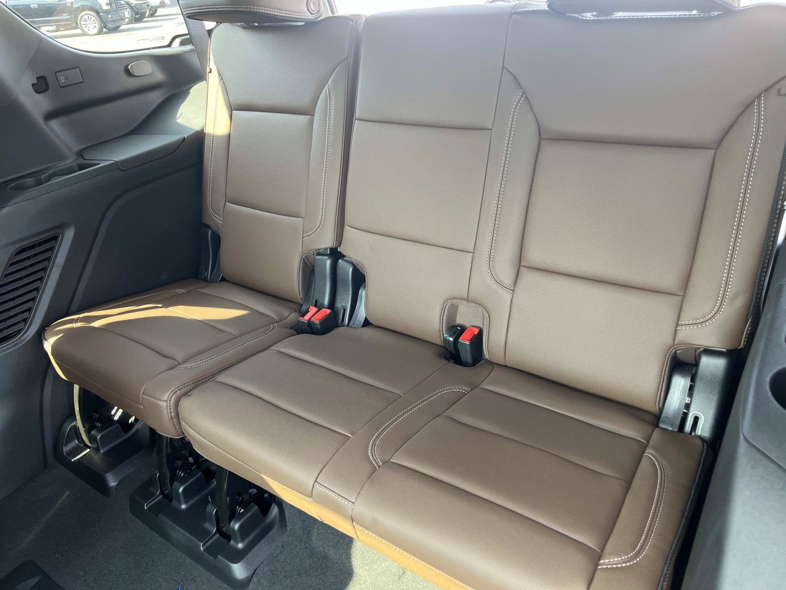 Used 2025 Chevrolet Tahoe High Country AWD/4WD image 20