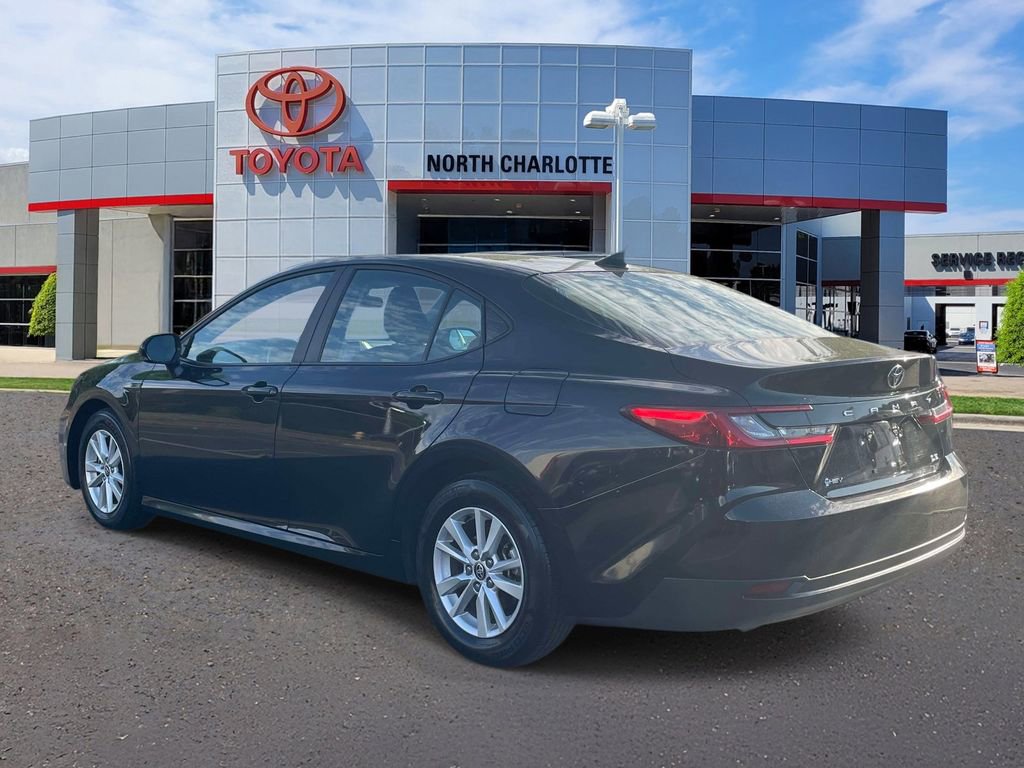 Used 2025 Toyota Camry LE FWD image 5