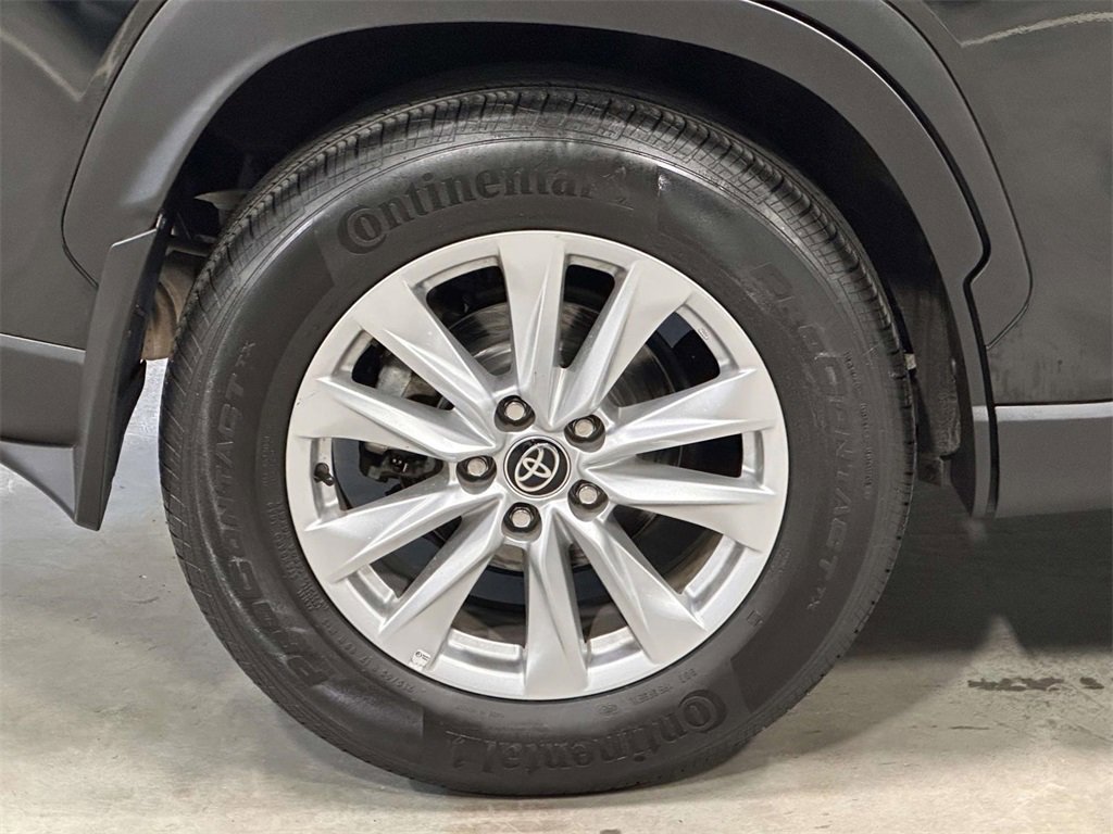 Used 2022 Toyota Corolla Cross LE image 11