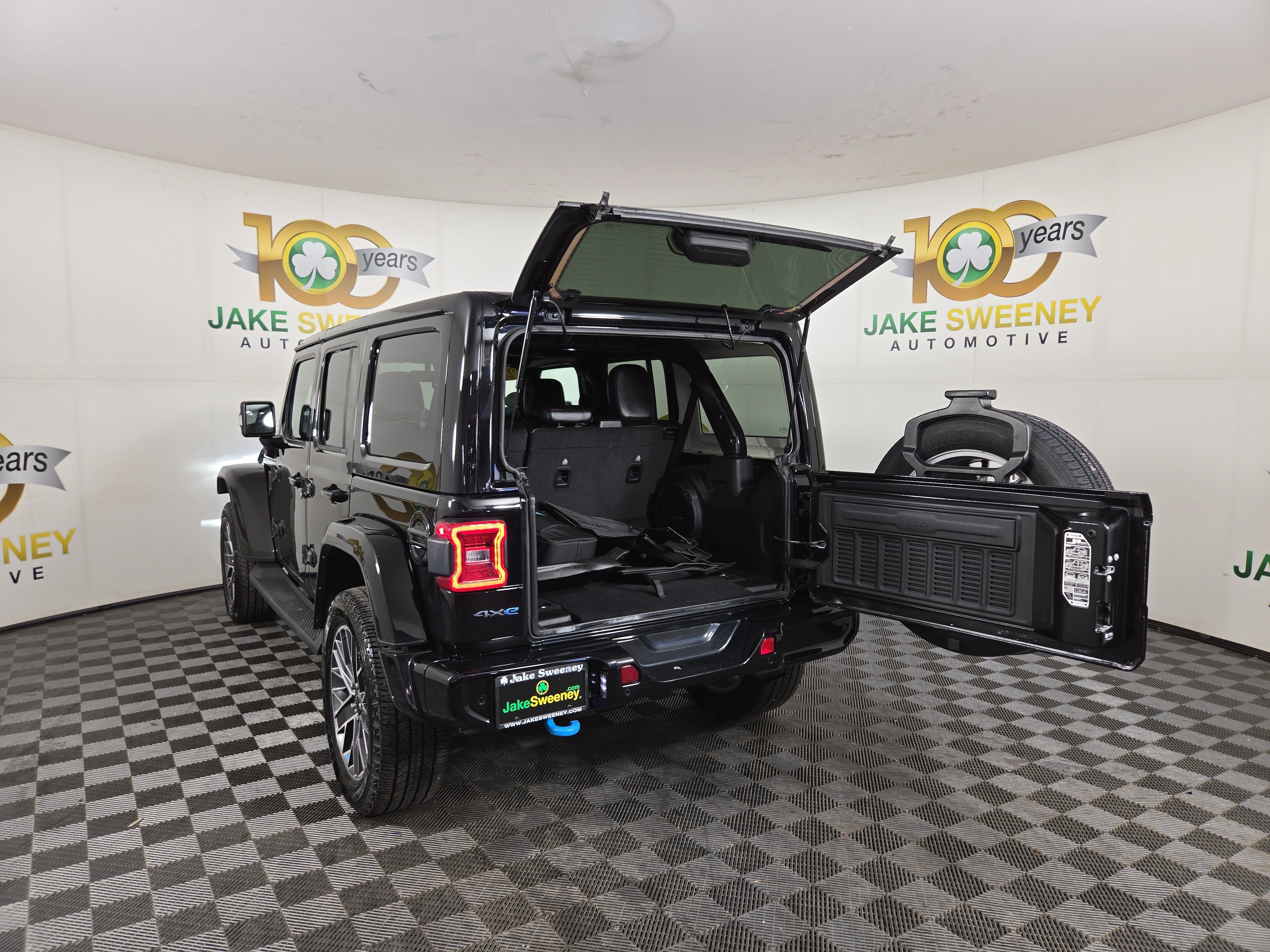 Certified 2023 Jeep Wrangler Unlimited Sahara AWD/4WD image 33