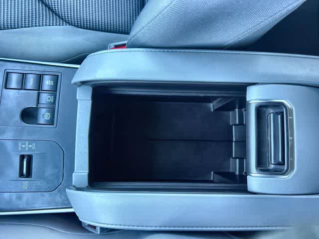 Used 2024 Toyota Highlander LE FWD image 27
