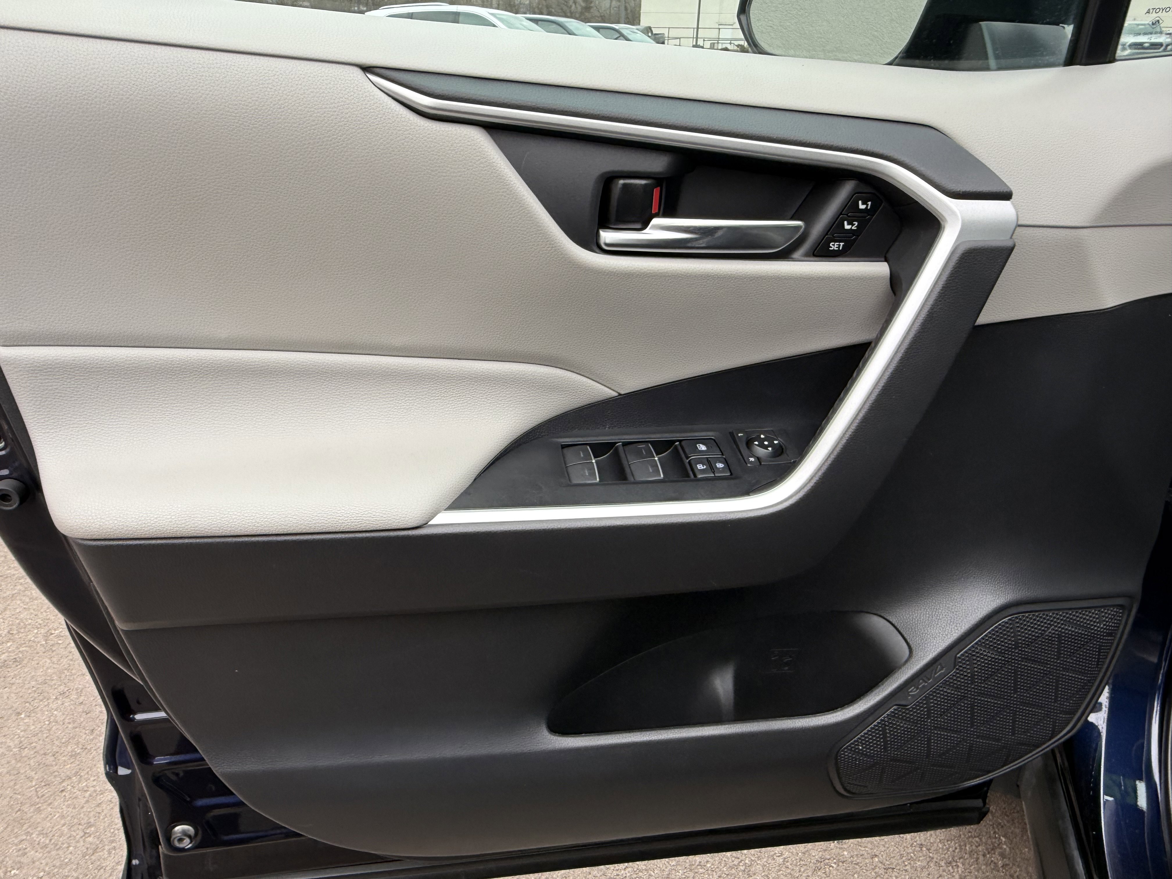 Certified 2022 Toyota RAV4 XLE Premium image 16