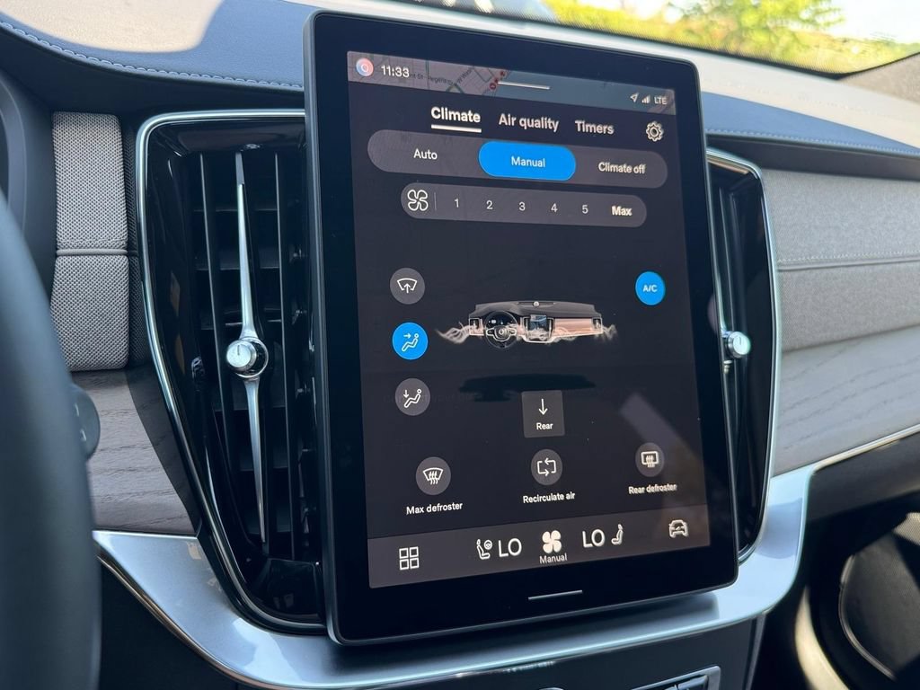 Certified 2025 Volvo XC90 B5 Plus AWD/4WD image 17