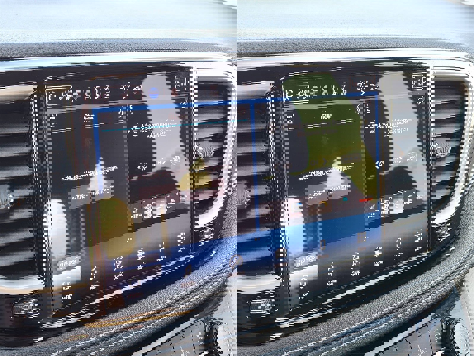 Certified 2024 Chrysler Pacifica Touring-L image 24