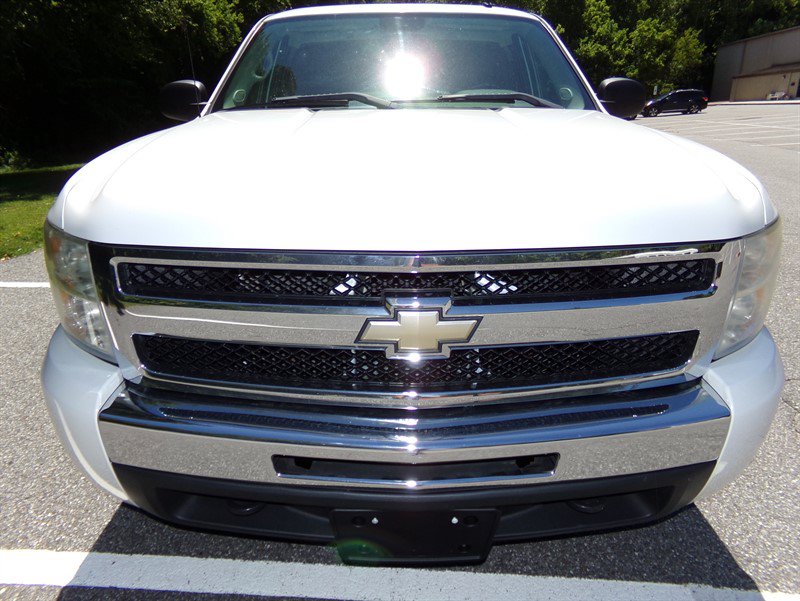 Used 2011 Chevrolet Silverado 1500 LT AWD/4WD image 3