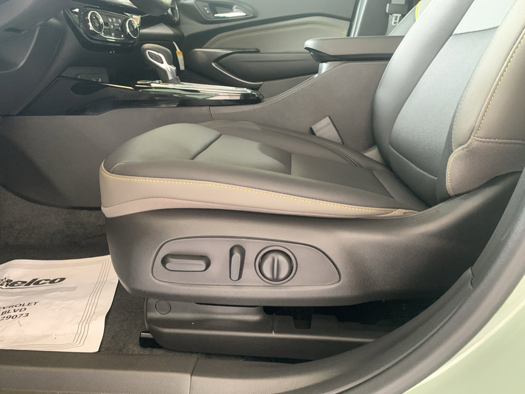Used 2026 Chevrolet Trax ACTIV w/ Sunroof Package FWD image 12