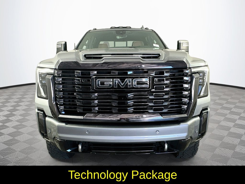 Used 2024 GMC Sierra 3500 Denali Ultimate AWD/4WD image 4