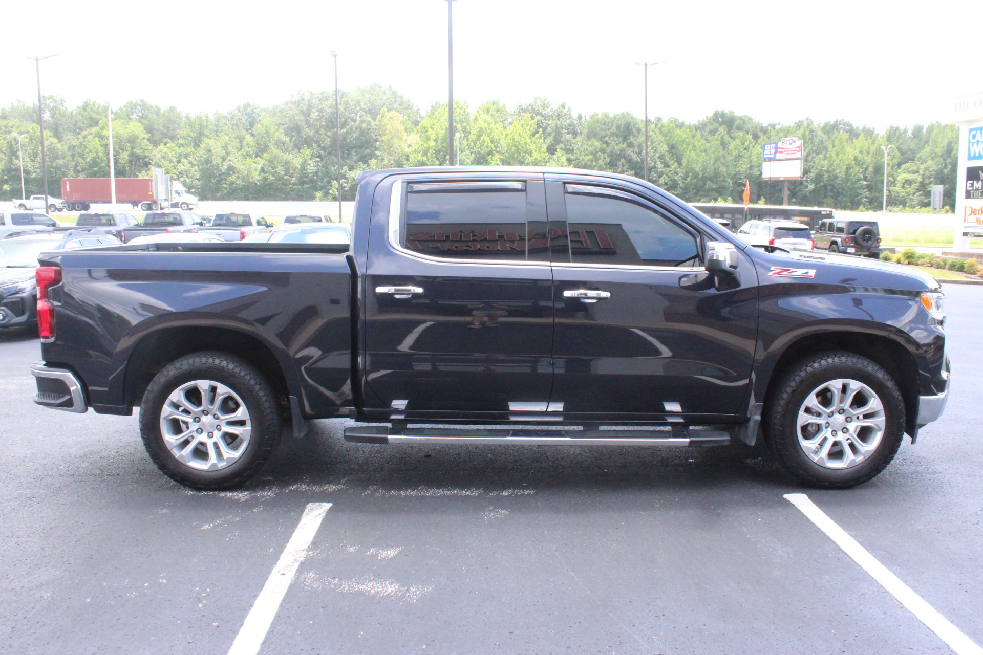 Used 2022 Chevrolet Silverado 1500 LTZ AWD/4WD image 5