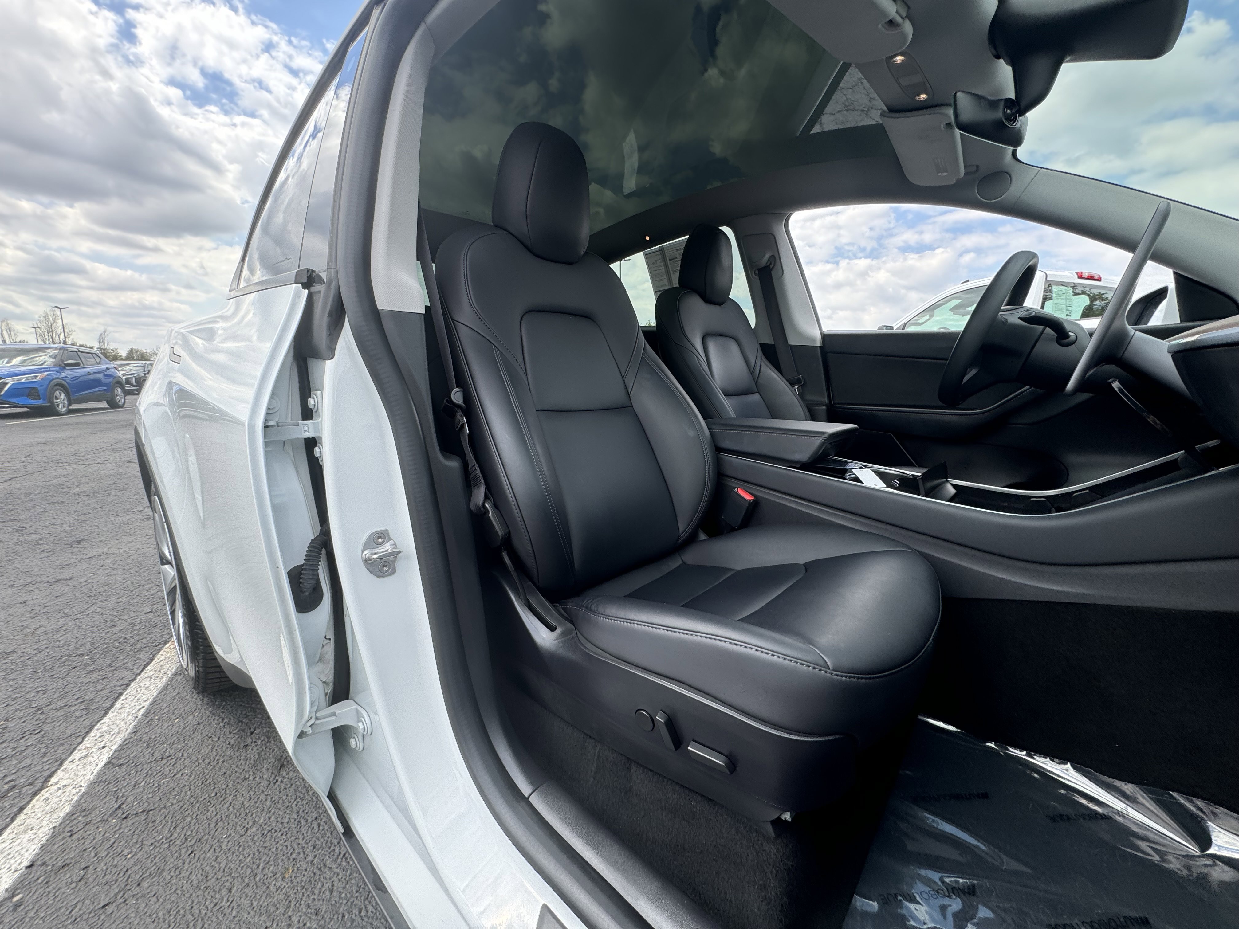 Used 2020 Tesla Model Y Long Range image 30