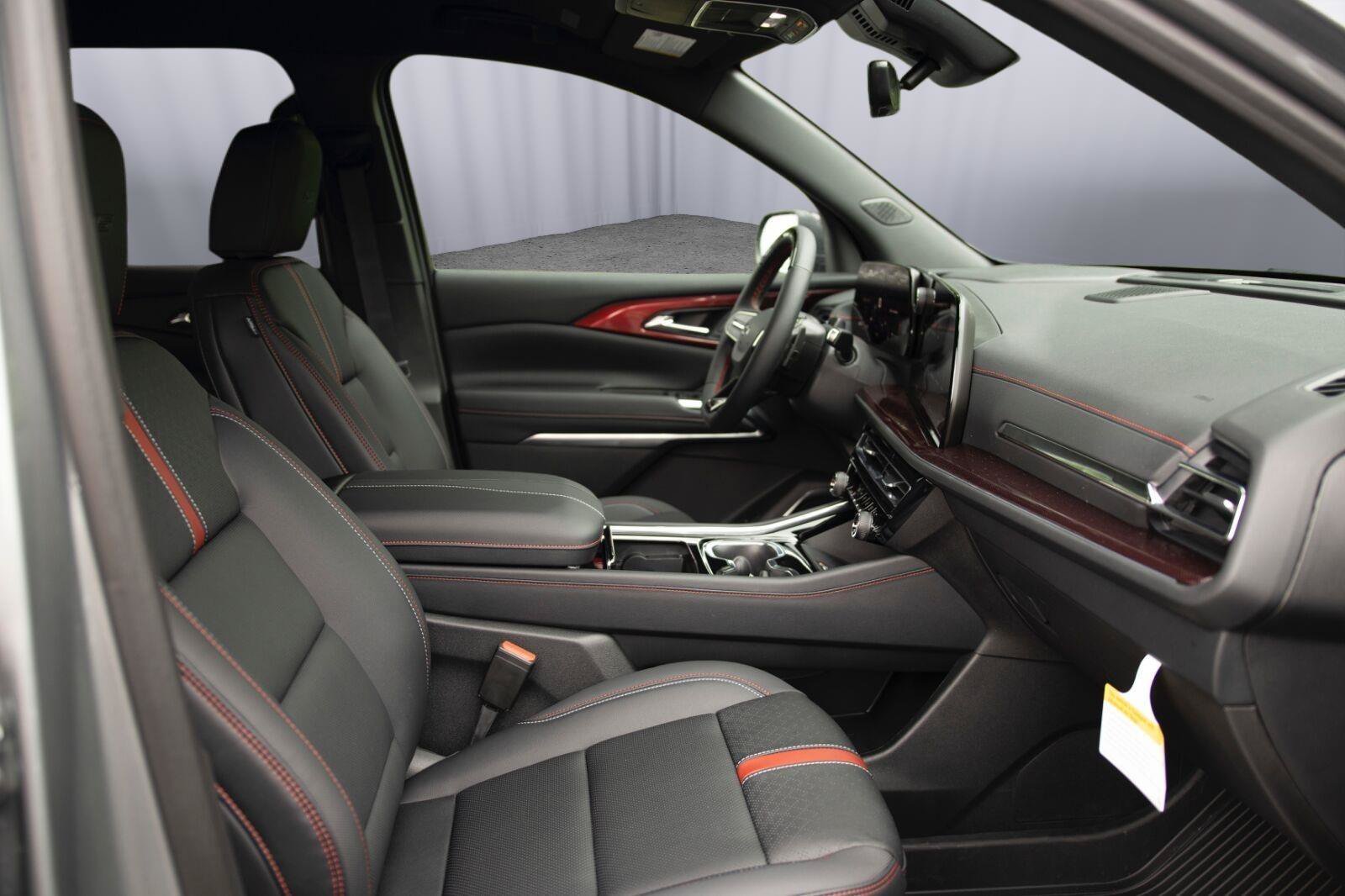 New 2026 Chevrolet Traverse RS w/ LPO, Floor Liner Package AWD/4WD image 24