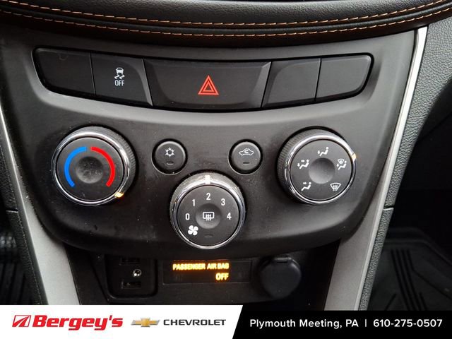 Certified 2022 Chevrolet Trax LT w/ LT Convenience Package image 18