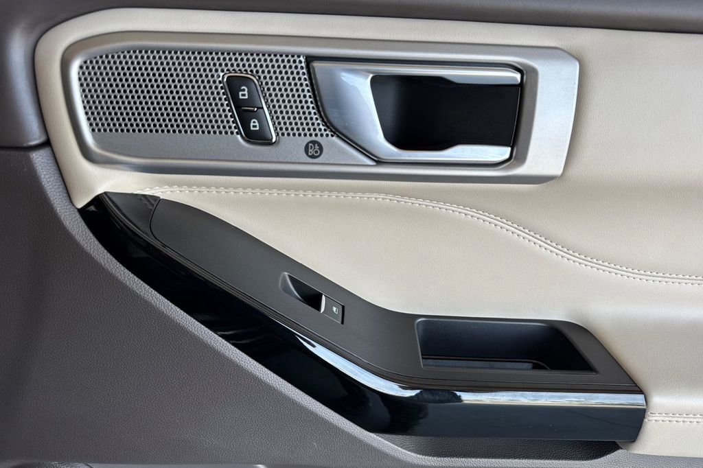 Used 2022 Ford Explorer Platinum w/ Class IV Trailer Tow Package image 21