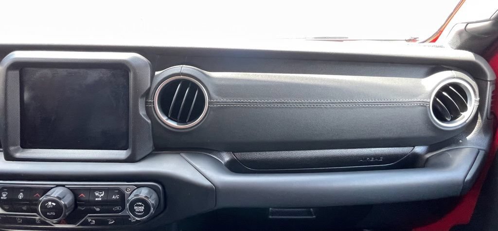 Used 2019 Jeep Wrangler Unlimited Sahara AWD/4WD image 30