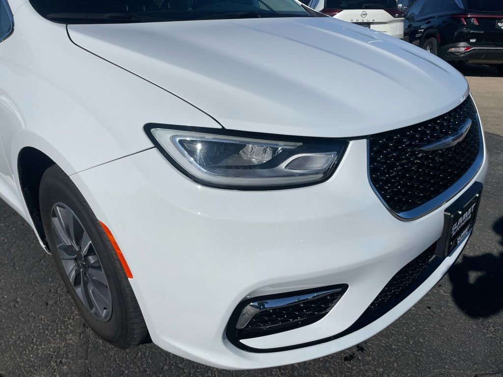 Used 2024 Chrysler Pacifica Select image 29