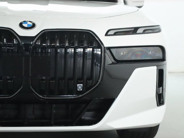 Used 2026 BMW 740i xDrive AWD/4WD image 44