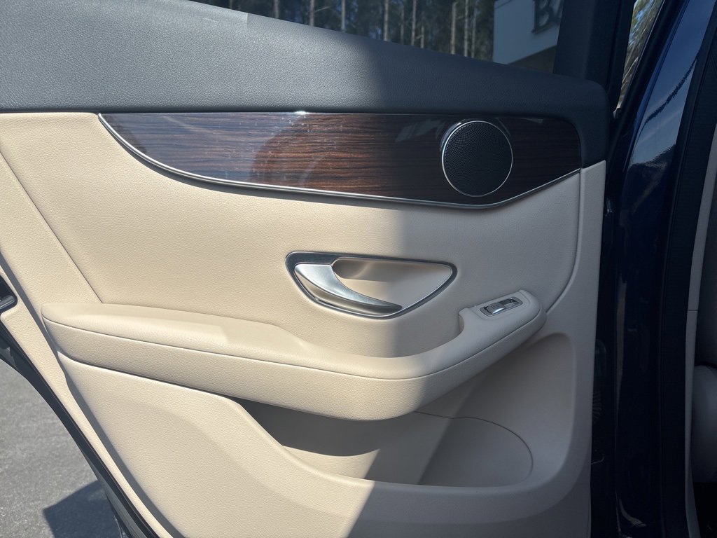 Used 2019 Mercedes-Benz GLC 300 4MATIC image 21