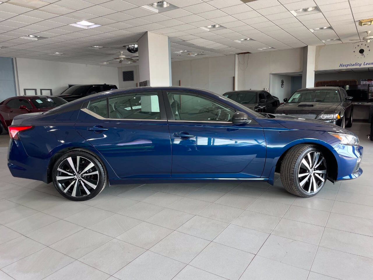 Used 2022 Nissan Altima 2.5 SR FWD image 8