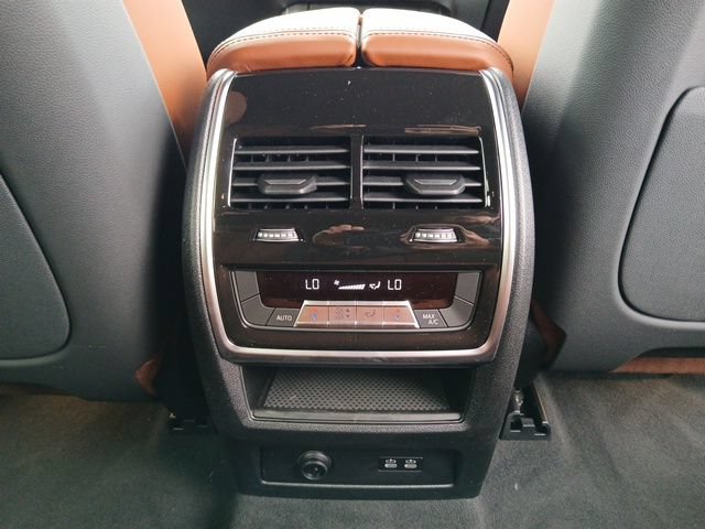 New 2026 BMW X5 xDrive40i w/ M Sport Package AWD/4WD image 14