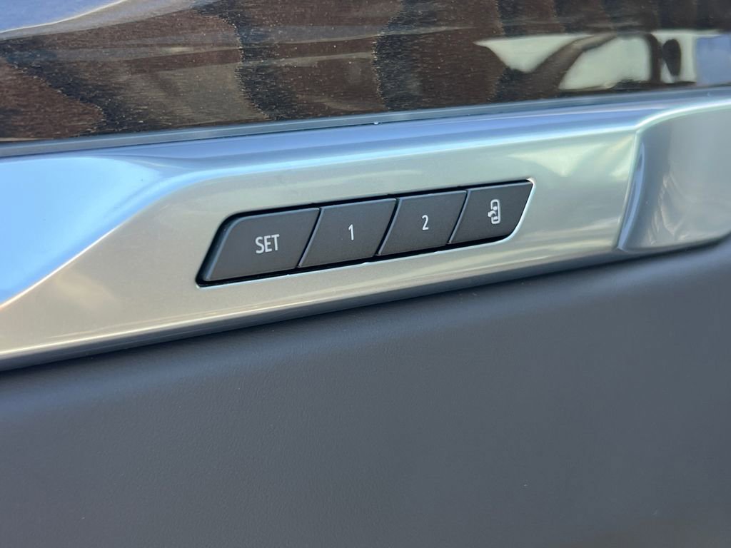 New 2026 Cadillac Escalade ESV Platinum Luxury AWD/4WD image 7
