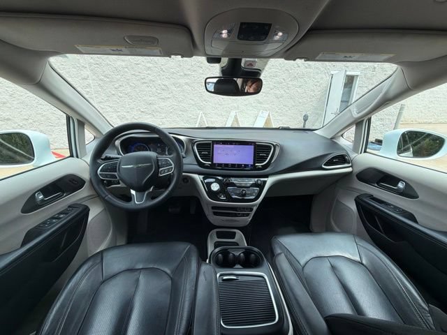 Used 2022 Chrysler Pacifica Touring-L FWD image 17