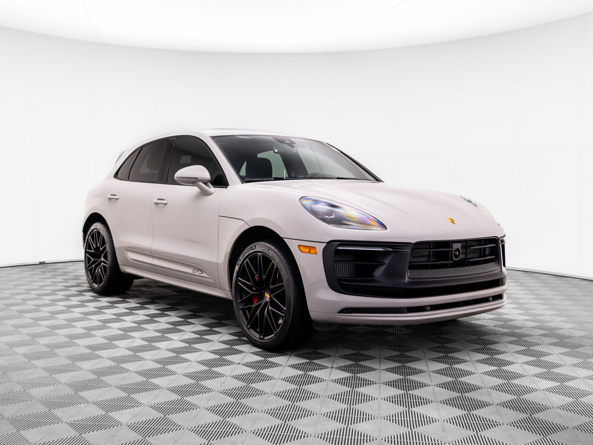 Certified 2023 Porsche Macan GTS w/ Premium Package Plus AWD/4WD image 6