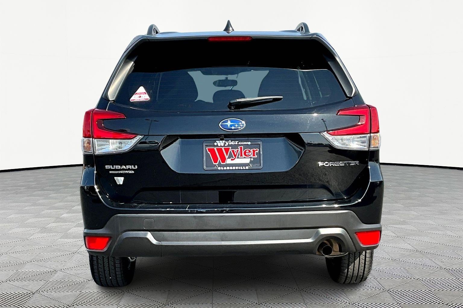 Used 2023 Subaru Forester Premium image 5