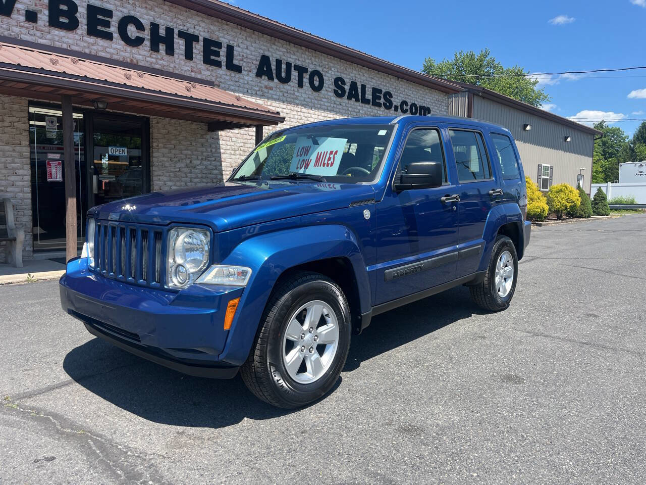 Used 2010 Jeep Liberty Sport AWD/4WD image 2