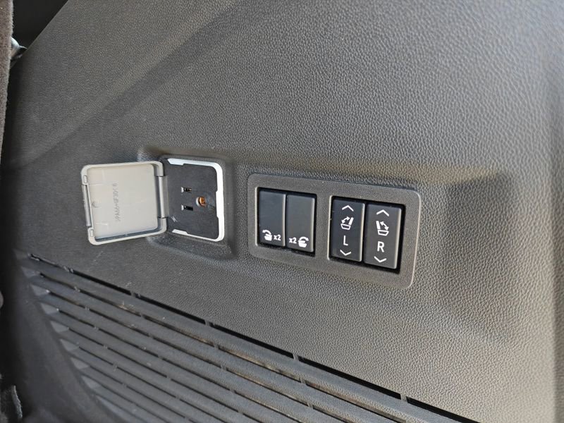 Used 2025 Chevrolet Tahoe Premier image 25