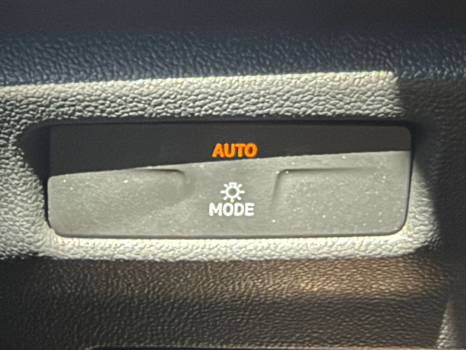 Used 2026 Volkswagen Tiguan SE AWD/4WD image 32