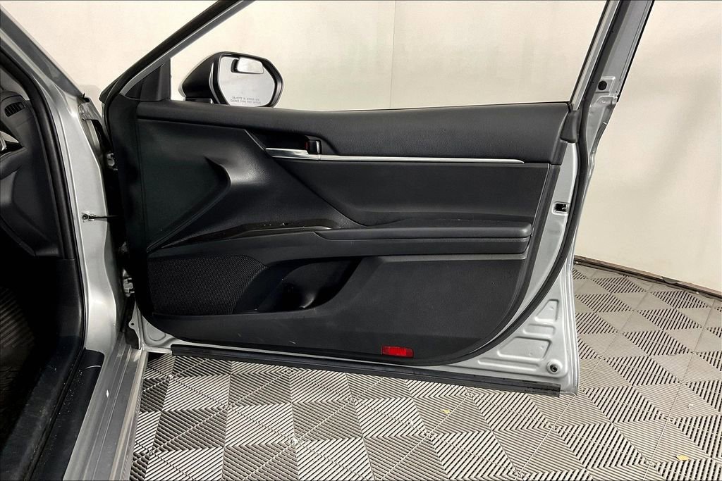 Used 2022 Toyota Camry SE image 25