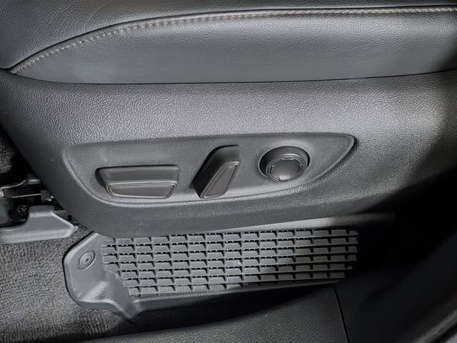 Used 2025 Toyota Sienna Platinum image 12