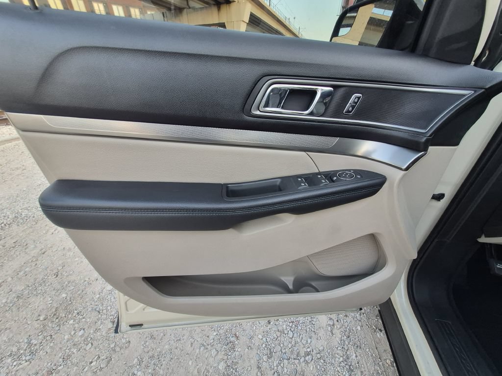 Used 2018 Ford Explorer XLT w/ Equipment Group 202A FWD image 10