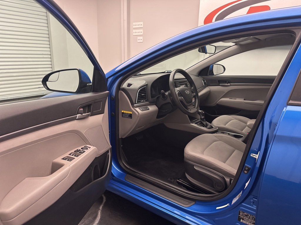 Used 2017 Hyundai Elantra SE image 5