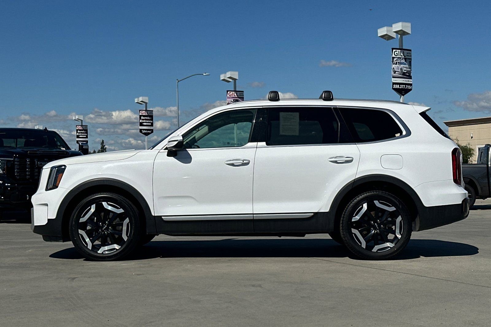 Used 2025 Kia Telluride S image 3