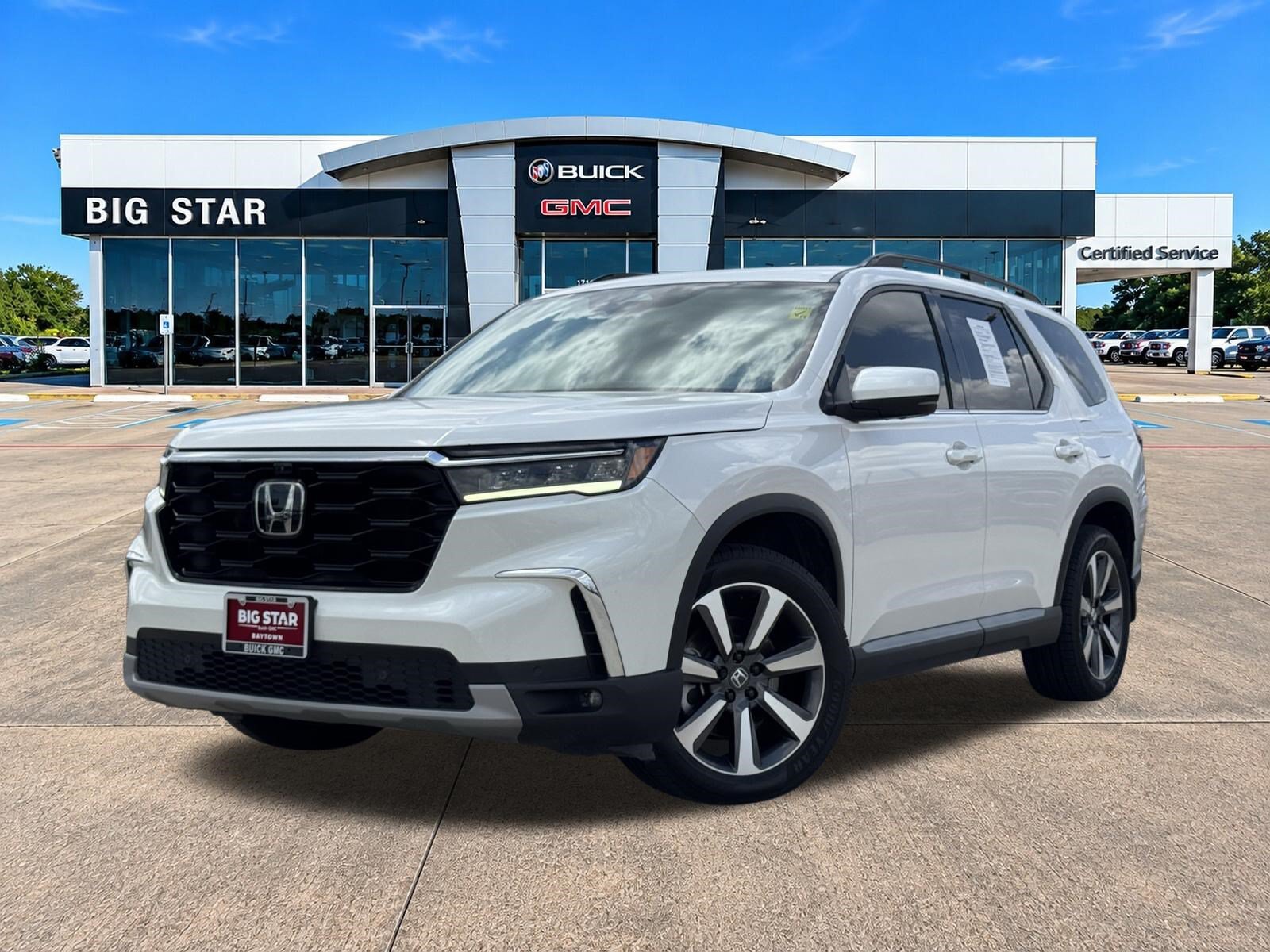 Used 2025 Honda Pilot Elite image 2