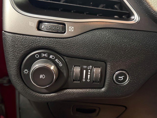 Used 2020 Jeep Cherokee Latitude Lux w/ Comfort/Convenience Group image 29