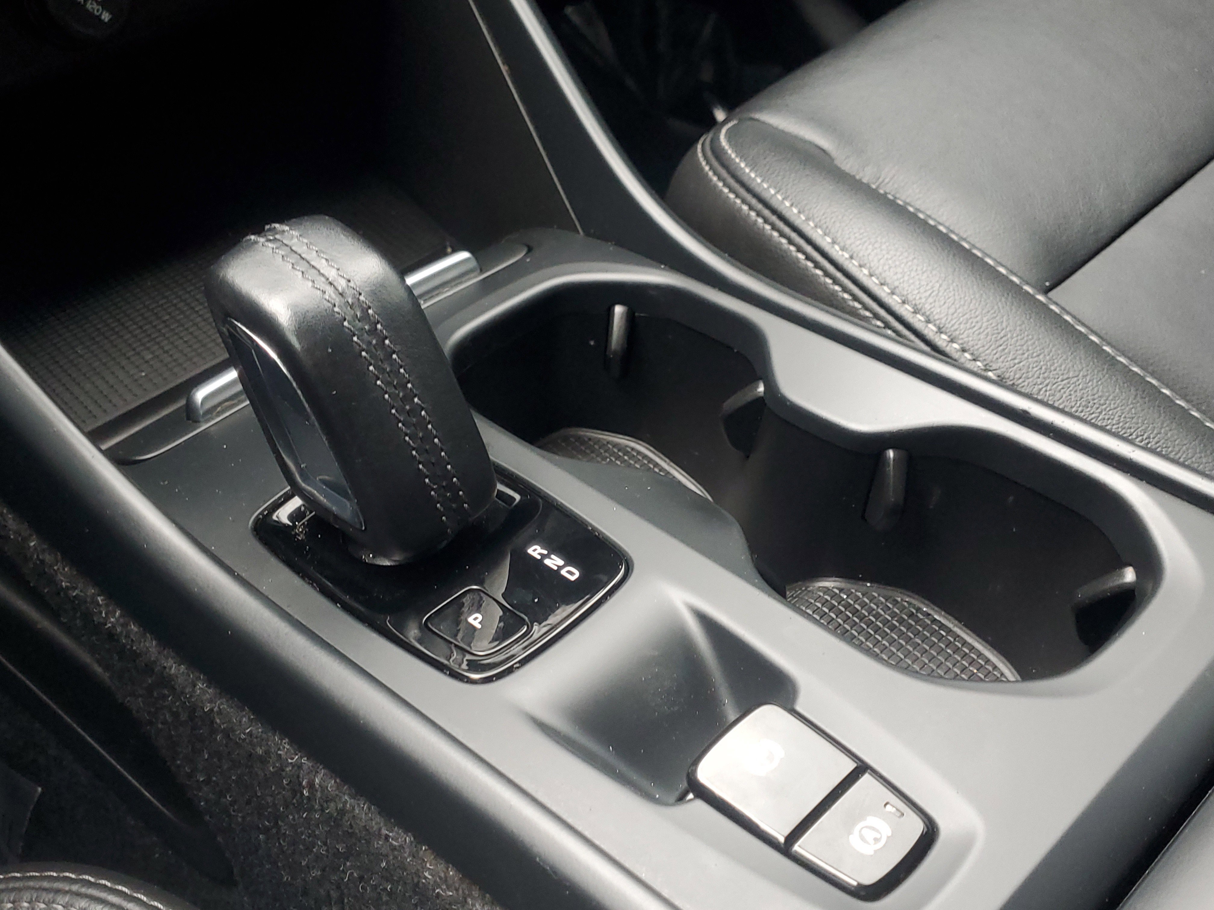 Used 2021 Volvo XC40 T4 Momentum w/ Protection Package Premier image 29