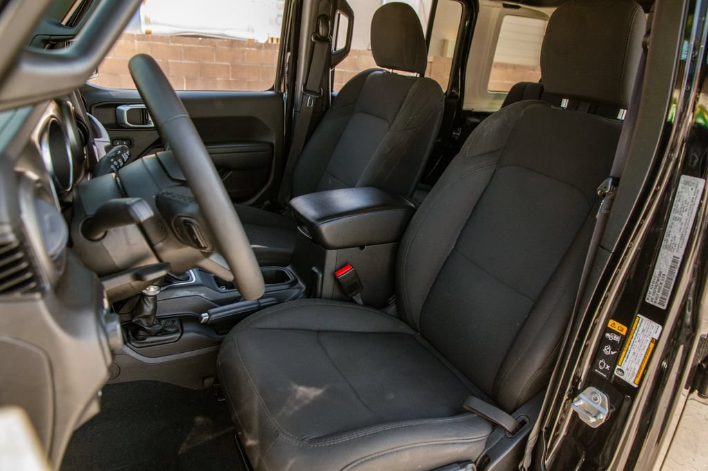 Used 2023 Jeep Wrangler Unlimited w/ Sun & Screen Package AWD/4WD image 13
