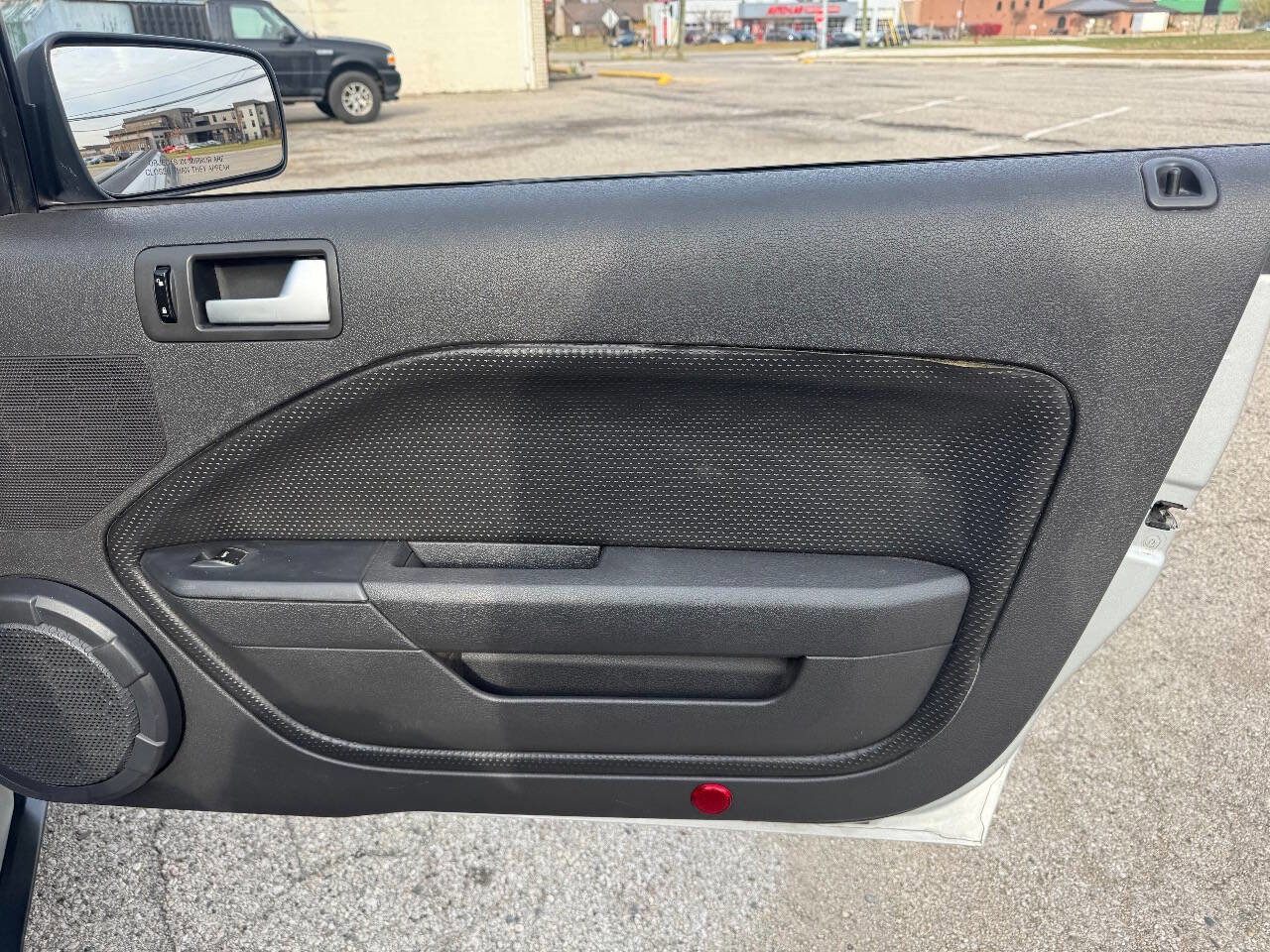 Used 2005 Ford Mustang Convertible image 35