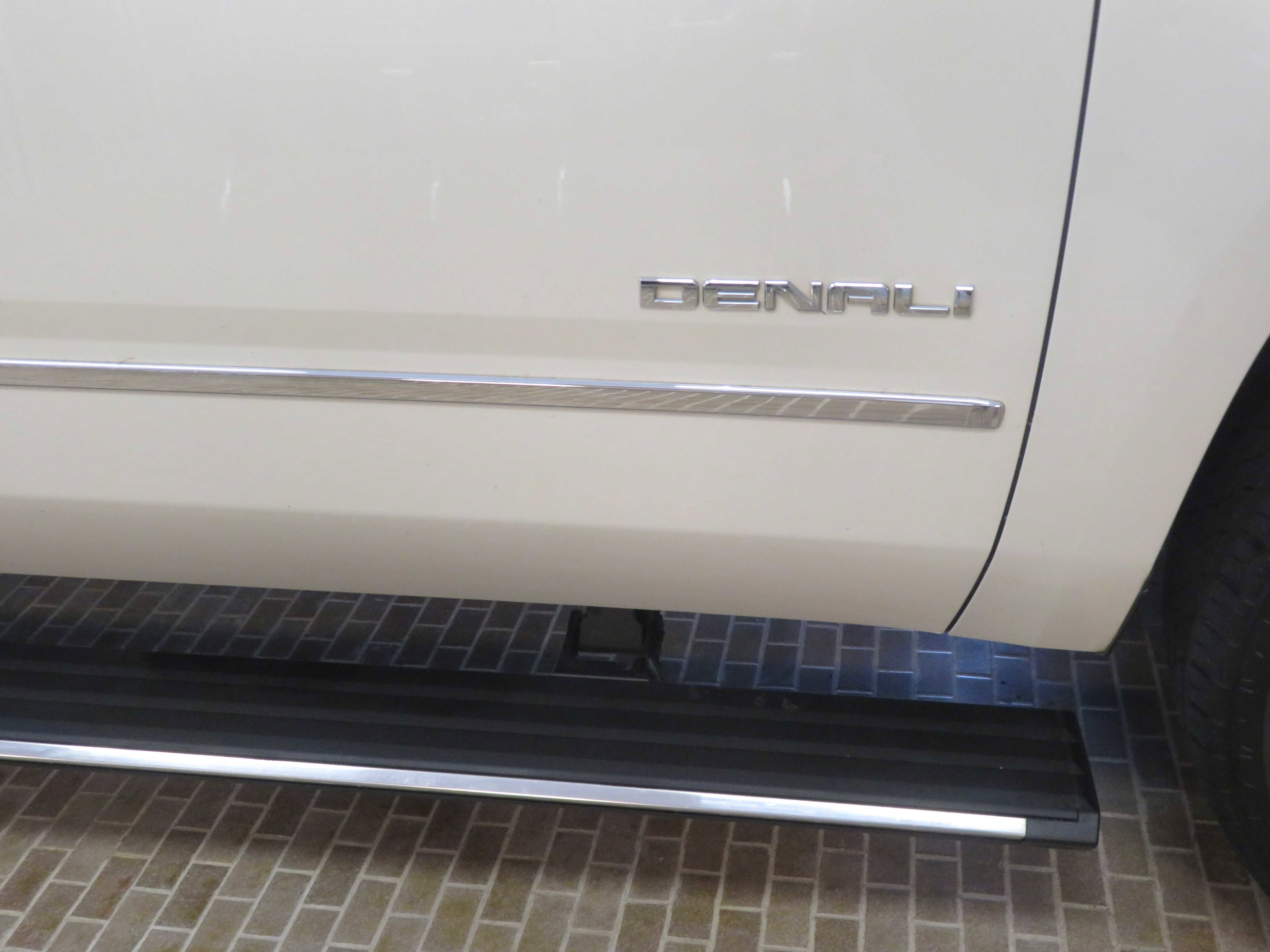 Used 2015 GMC Yukon XL Denali w/ Touring Package AWD/4WD image 67