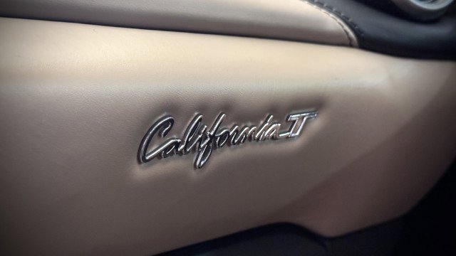 Used 2015 Ferrari California T RWD image 19