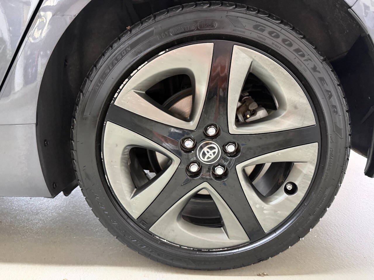 Used 2020 Toyota Prius XLE FWD image 29